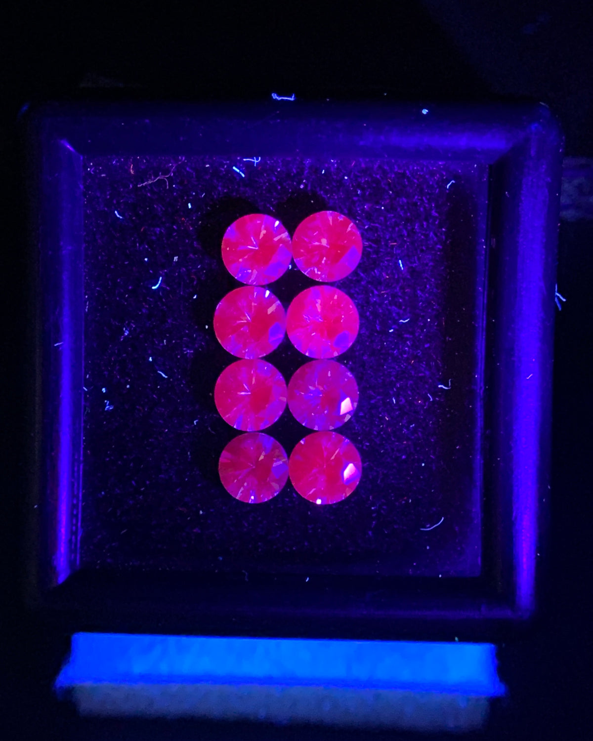 Natural Rare Dragon Garnet / Fluorescent Chromium Vanadium Malaya Garnet Lot 2.03 Carat 4x4 MM Round Shape Faceted Gemstone 8 Piece Lot
