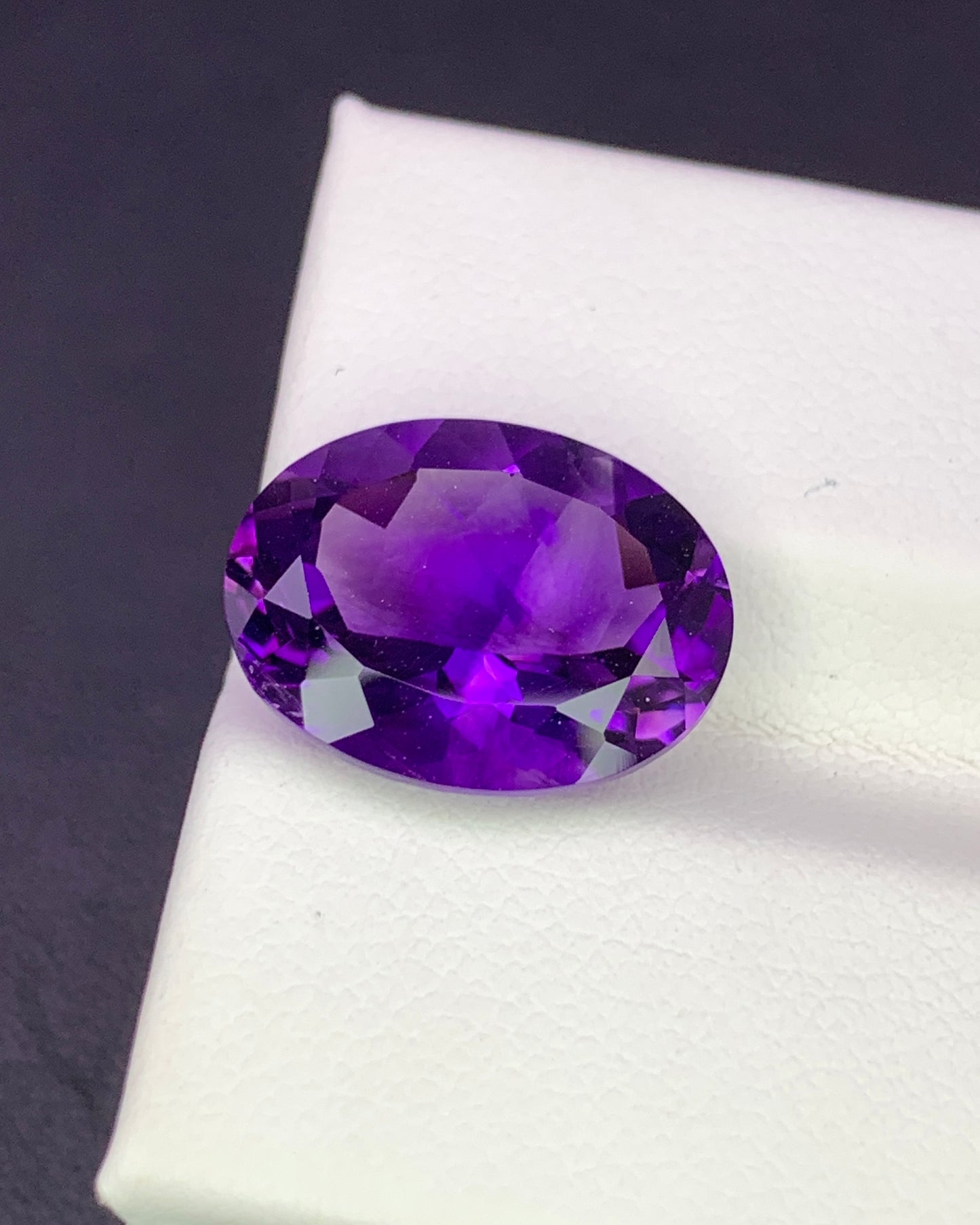 Natural Bi Color Amethyst 6.92 Carat 14.7x11.5 MM Oval Shape Faceted Gemstone 