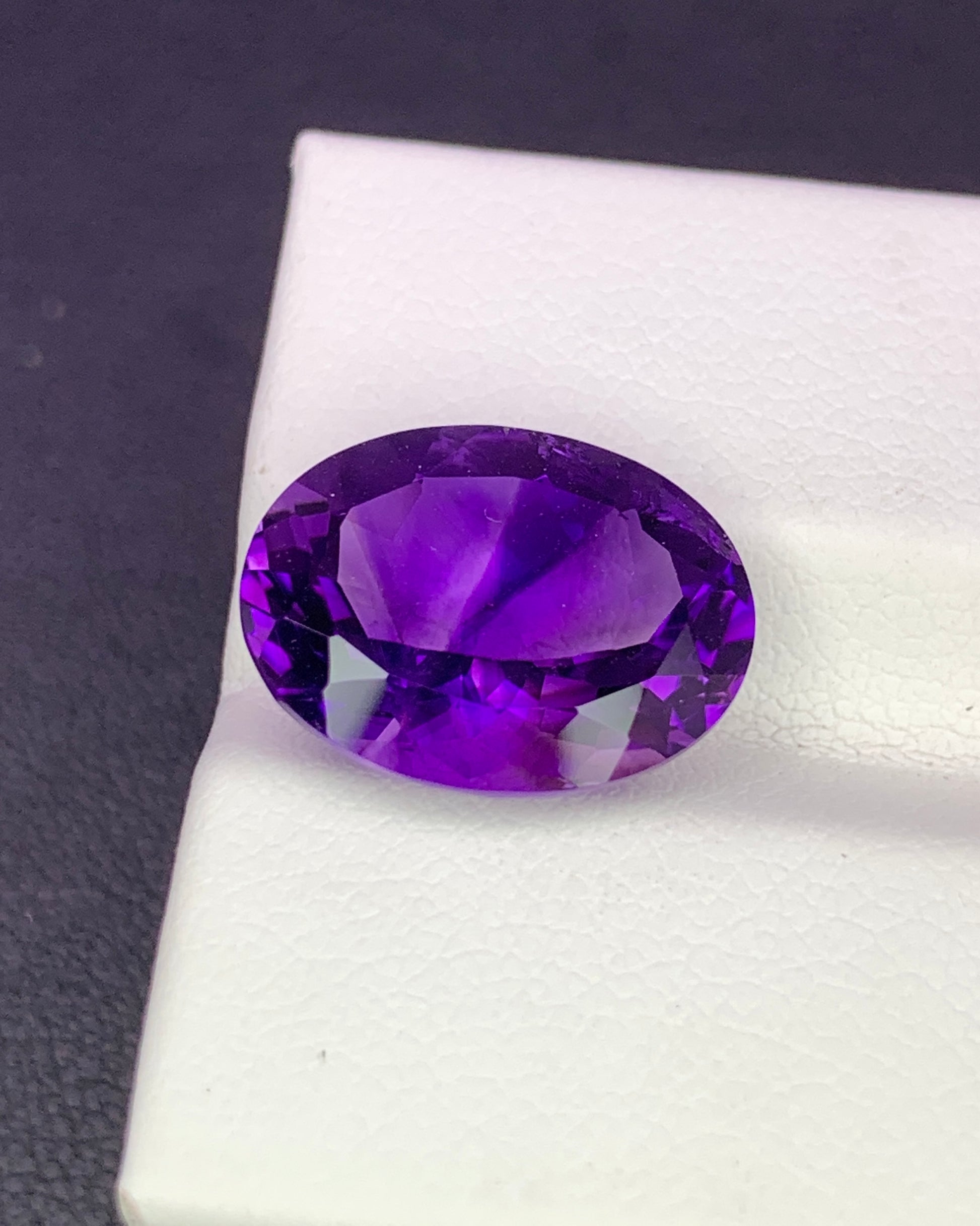 Natural Bi Color Amethyst 6.92 Carat 14.7x11.5 MM Oval Shape Faceted Gemstone 