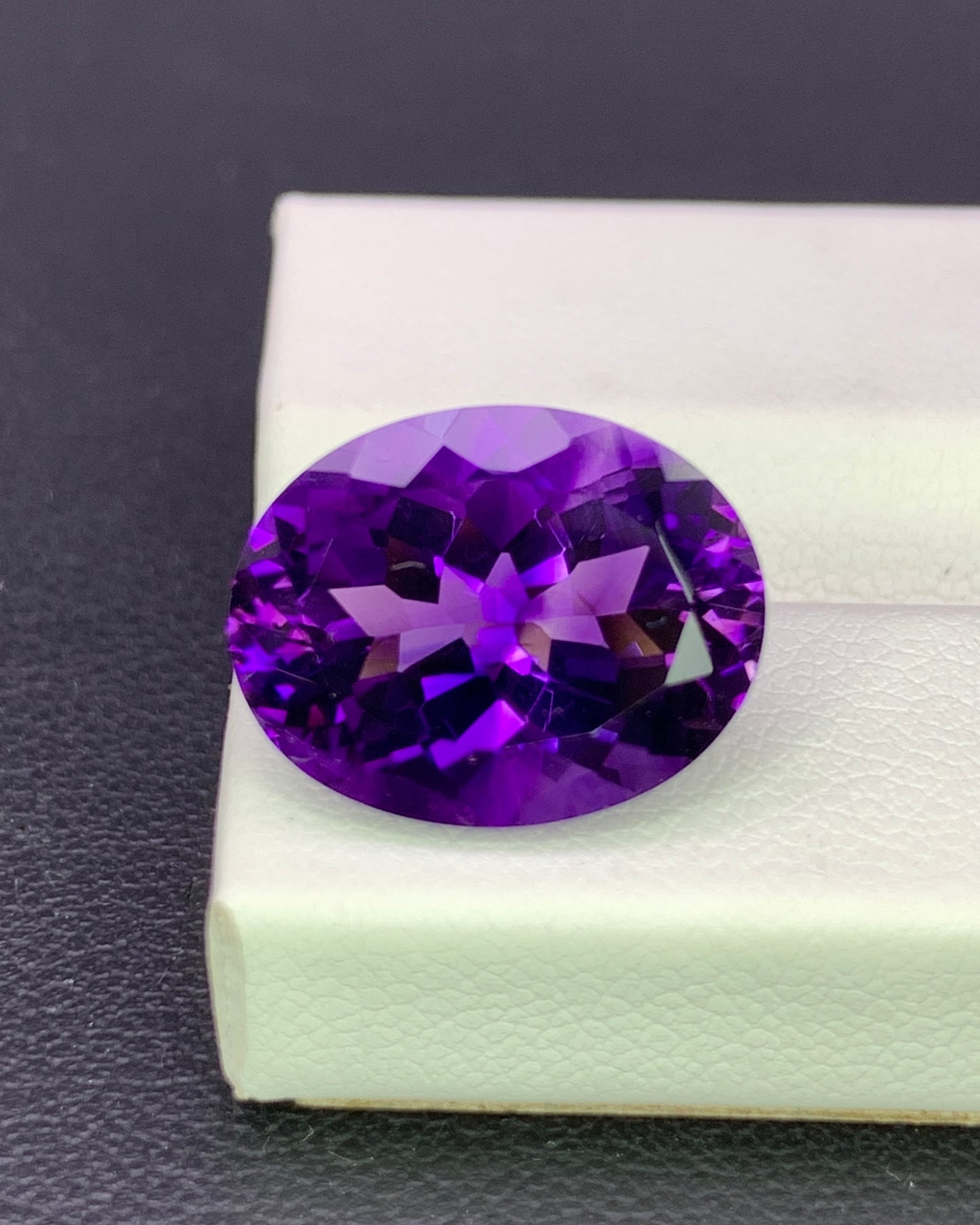 Natural Bi Color Amethyst 6.92 Carat 14.7x11.5 MM Oval Shape Faceted Gemstone 