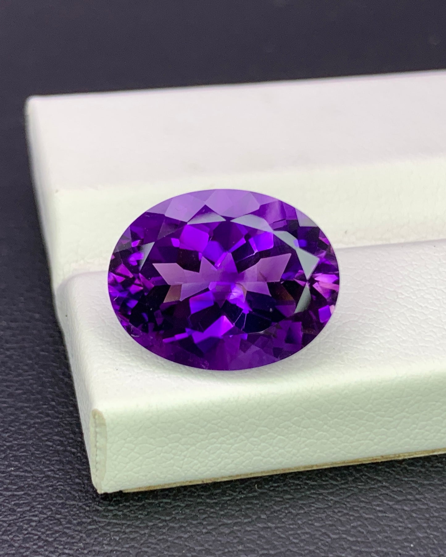 Natural Bi Color Amethyst 6.92 Carat 14.7x11.5 MM Oval Shape Faceted Gemstone 