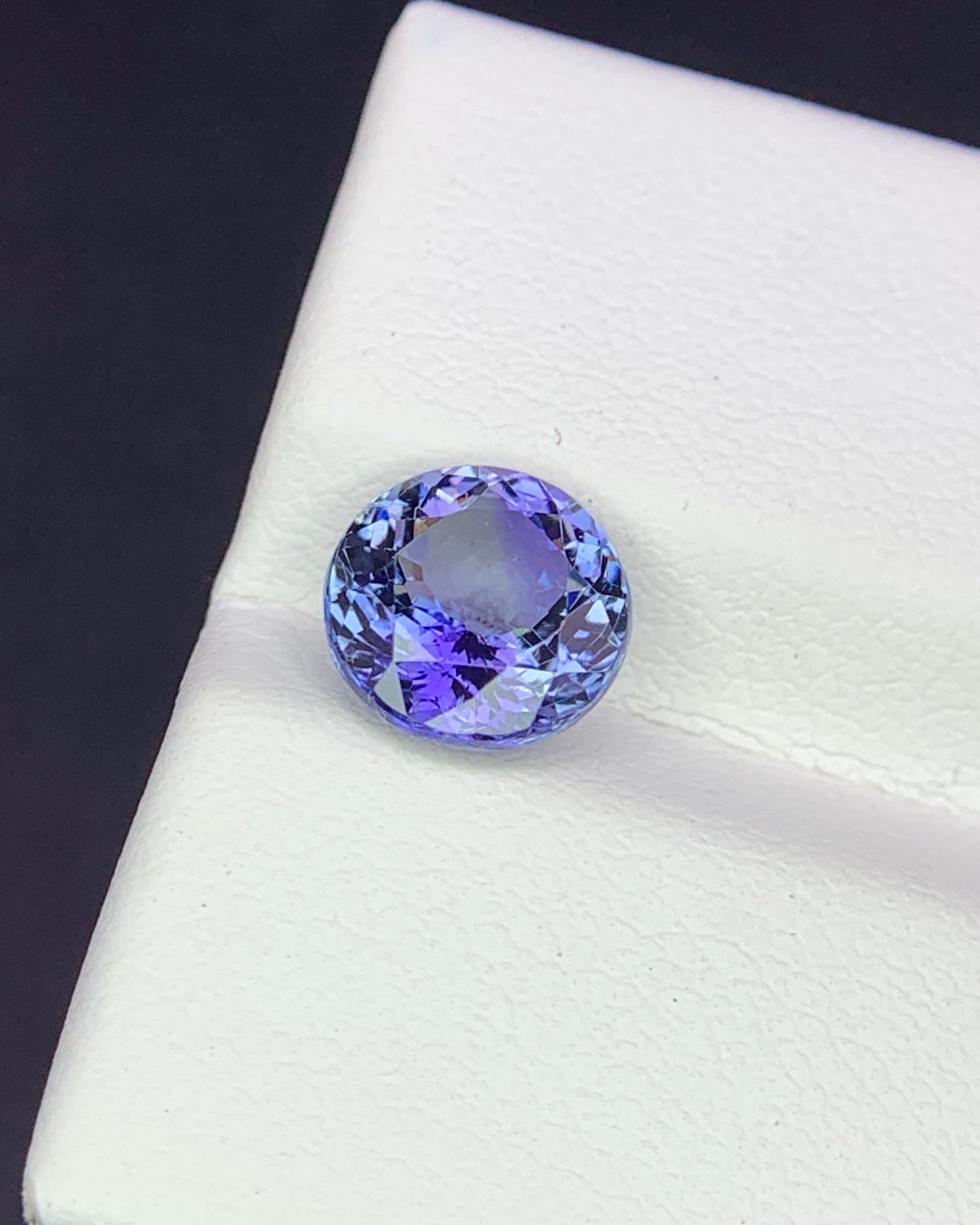 Natural Bi Color Tanzanite 1.94 Carat 7.6x7.6 MM Round Shape Faceted Gemstone