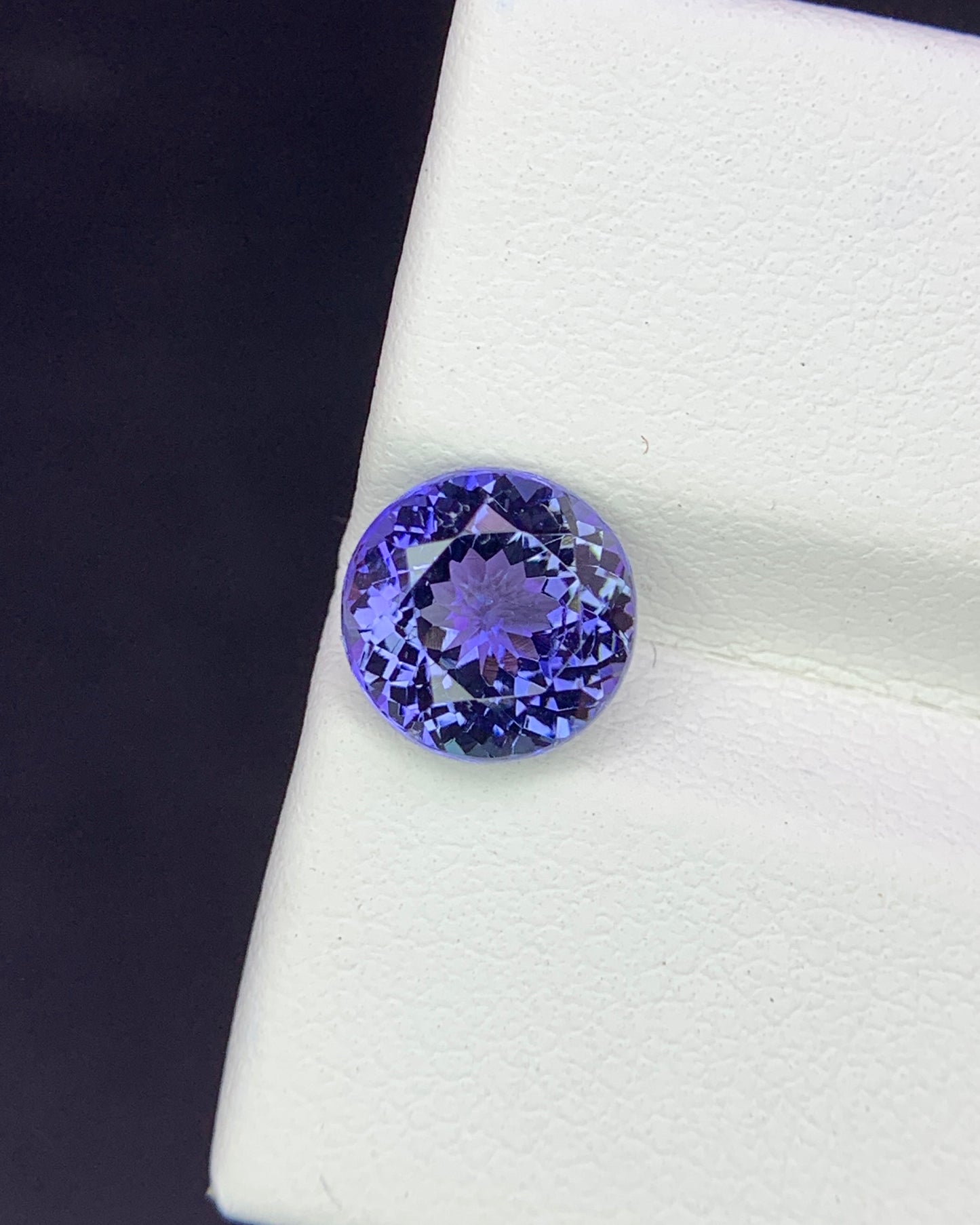 Natural Bi Color Tanzanite 1.94 Carat 7.6x7.6 MM Round Shape Faceted Gemstone