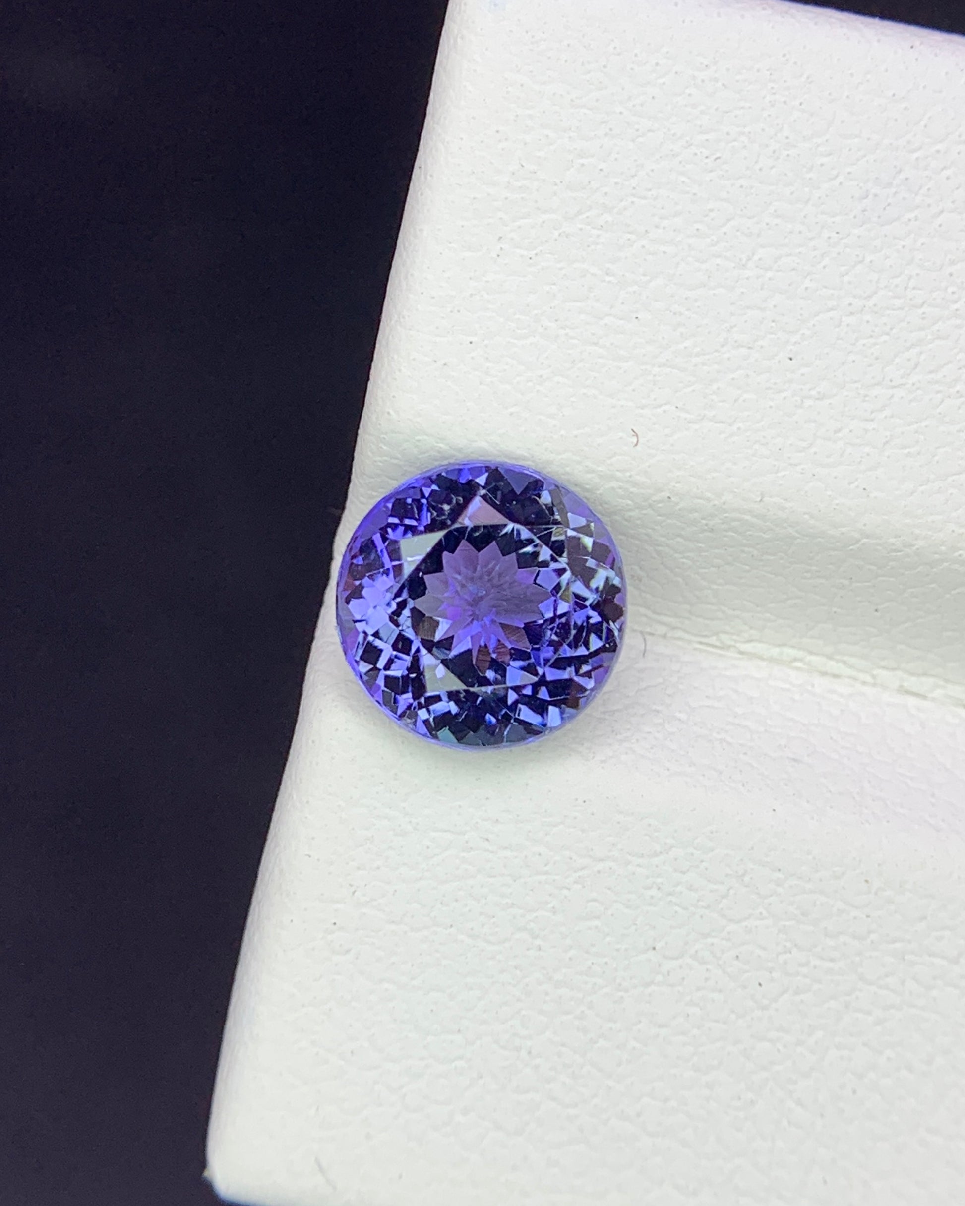 Natural Bi Color Tanzanite 1.94 Carat 7.6x7.6 MM Round Shape Faceted Gemstone
