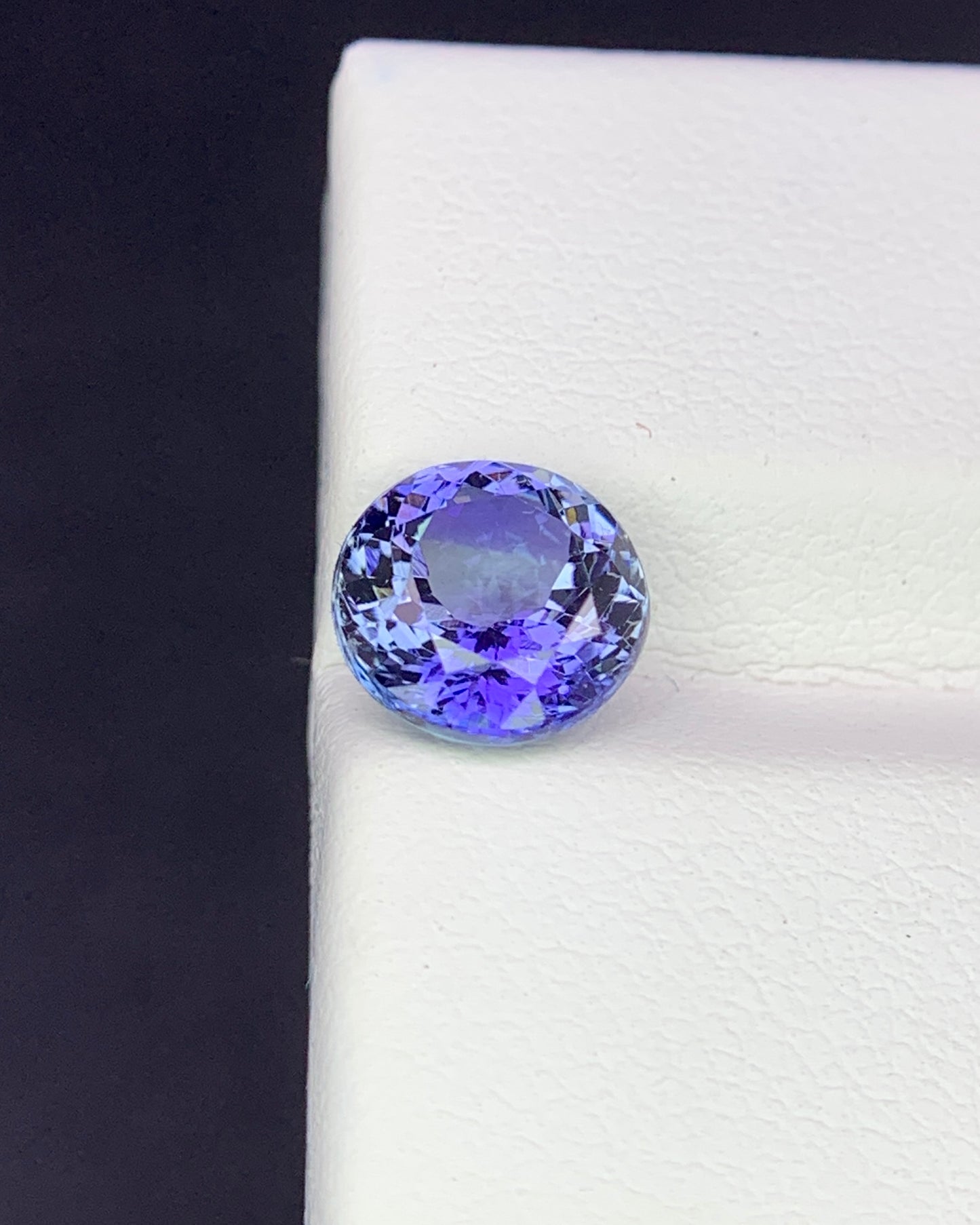 Natural Bi Color Tanzanite 1.94 Carat 7.6x7.6 MM Round Shape Faceted Gemstone