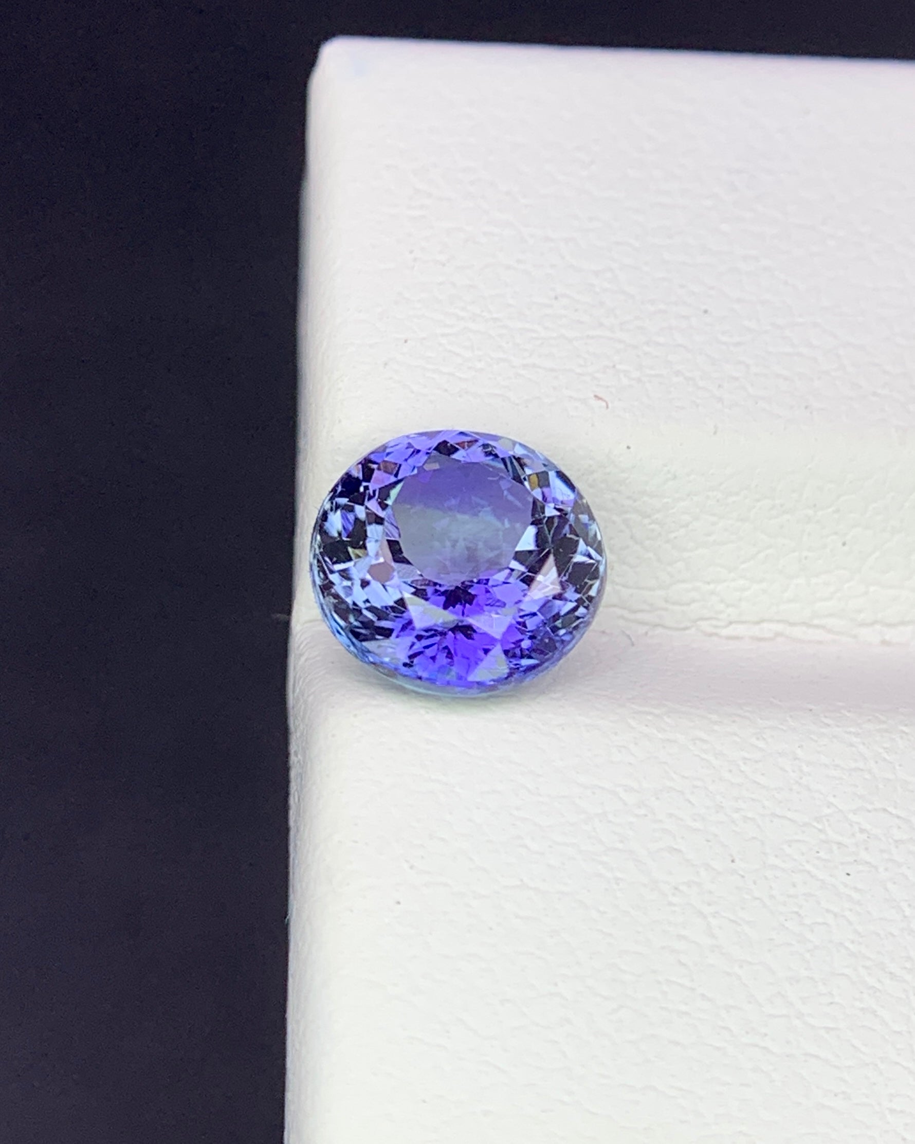 Natural Bi Color Tanzanite 1.94 Carat 7.6x7.6 MM Round Shape Faceted Gemstone