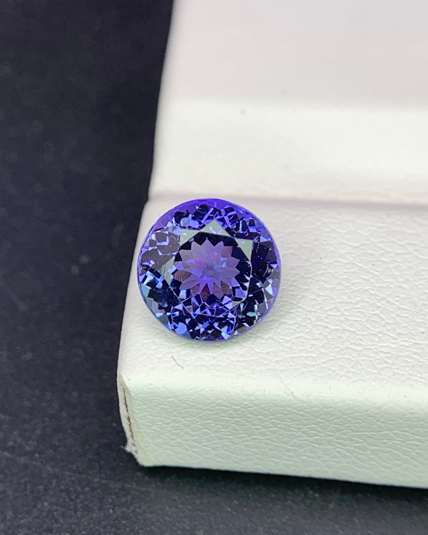 Natural Bi Color Tanzanite 1.94 Carat 7.6x7.6 MM Round Shape Faceted Gemstone