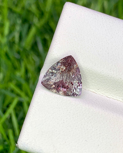 Natural Super Seven 1.48 Carat 8.1x8.1 MM Trillion Shape Faceted Gemstone with 7 Crystals Healing Stone Seven Chakra Melody Stone