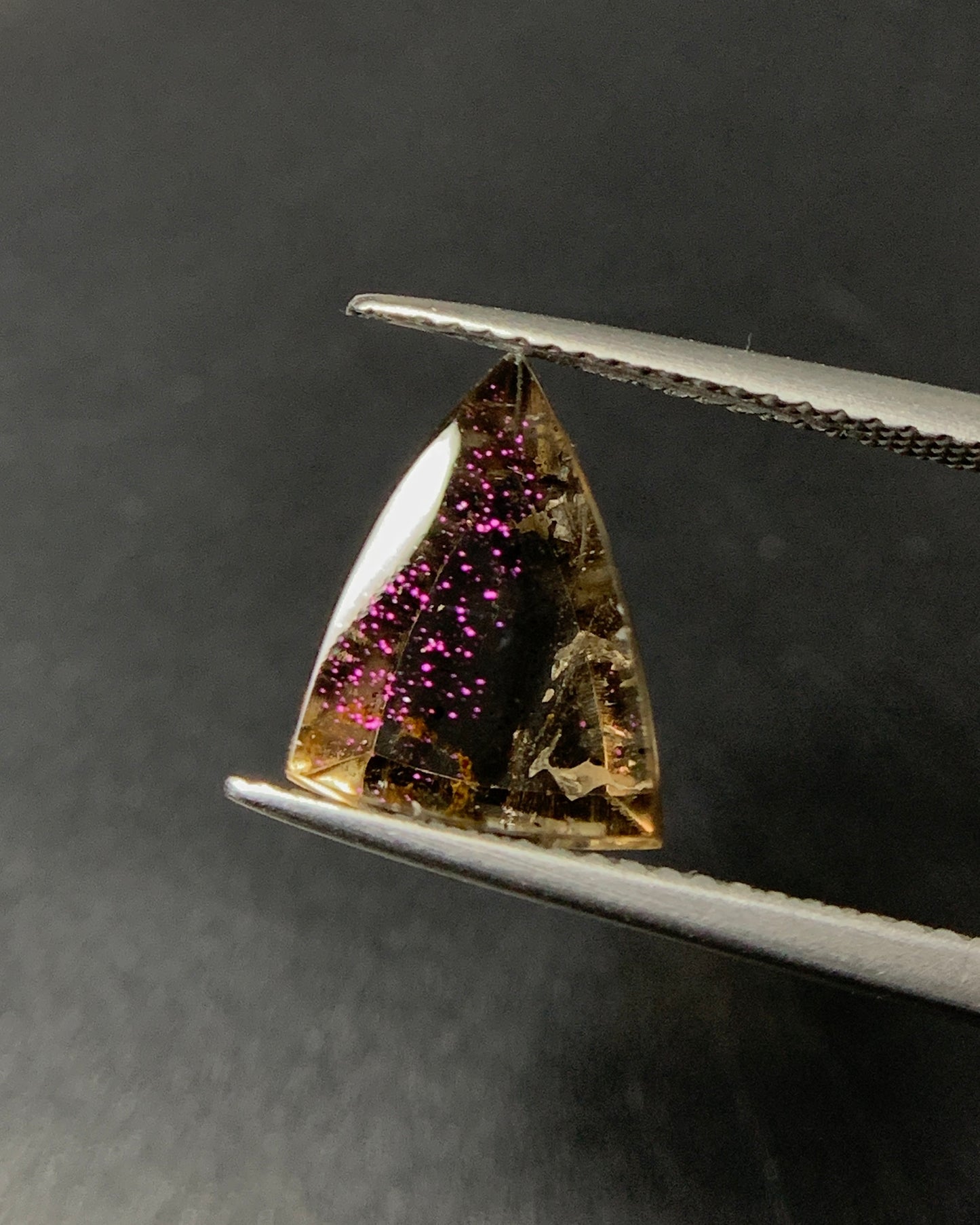 Natural Rare Pink Fire Quartz 4.12 Carat 12.1x9.2 MM Freeform Shape Covellite Quartz Gemstone from Brazil