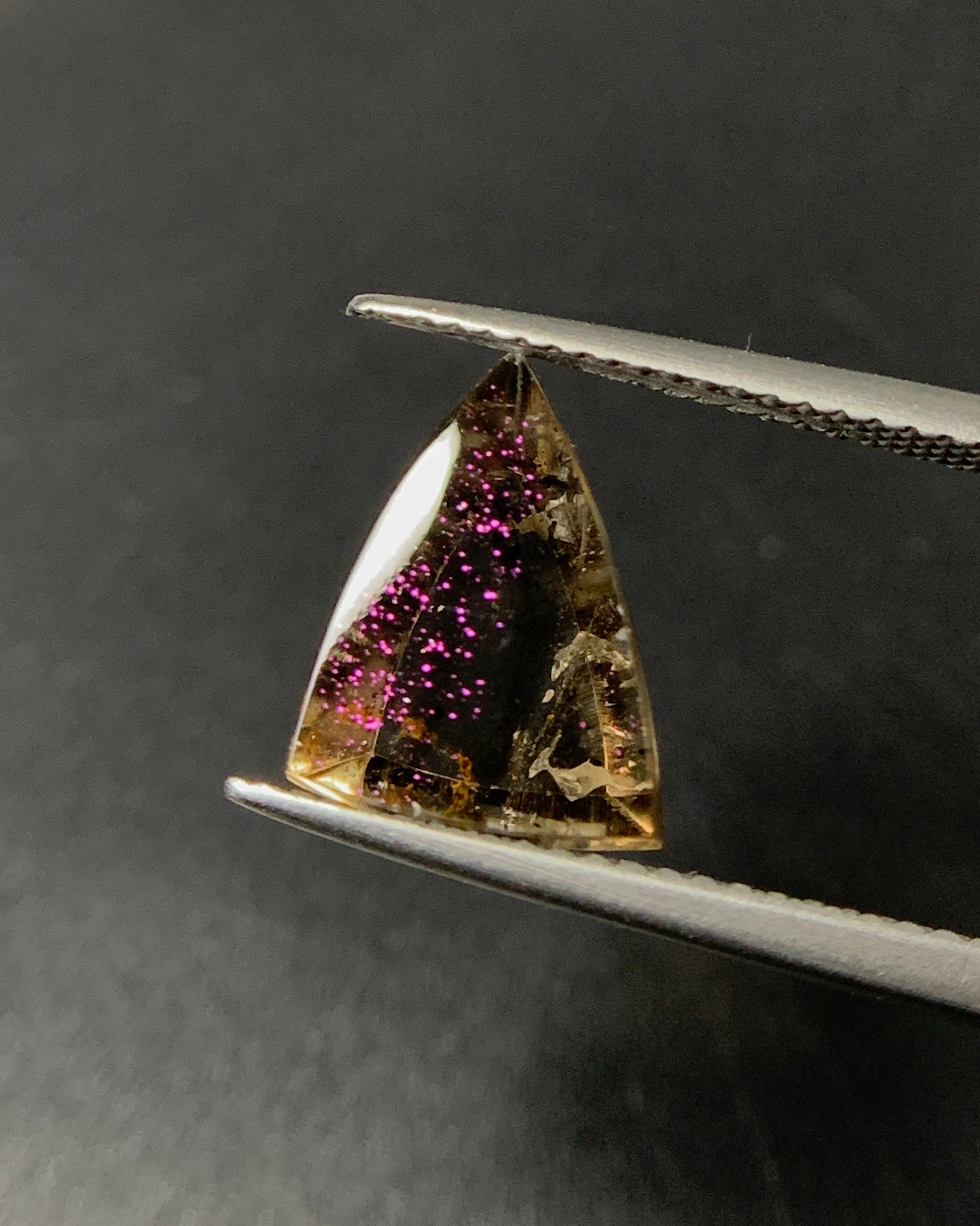 Natural Rare Pink Fire Quartz 4.12 Carat 12.1x9.2 MM Freeform Shape Covellite Quartz Gemstone from Brazil