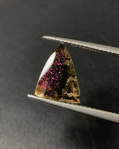 Natural Rare Pink Fire Quartz 4.12 Carat 12.1x9.2 MM Freeform Shape Covellite Quartz Gemstone from Brazil