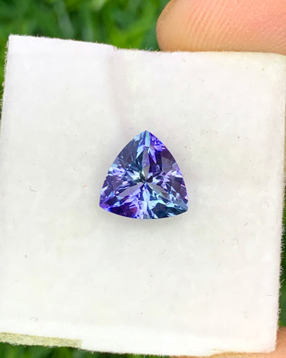 Natural Bi Color Tanzanite 1.38 Carat 7.8x7.8 MM Trillion Shape Faceted Gemstone