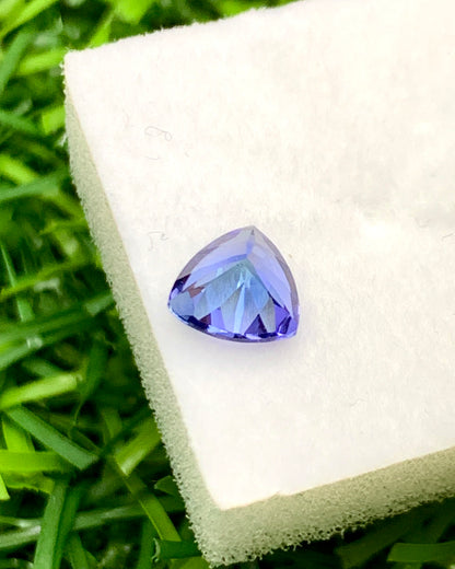 Natural Bi Color Tanzanite 0.92 Carat 6.3x6.3 MM Trillion Shape Faceted Gemstone