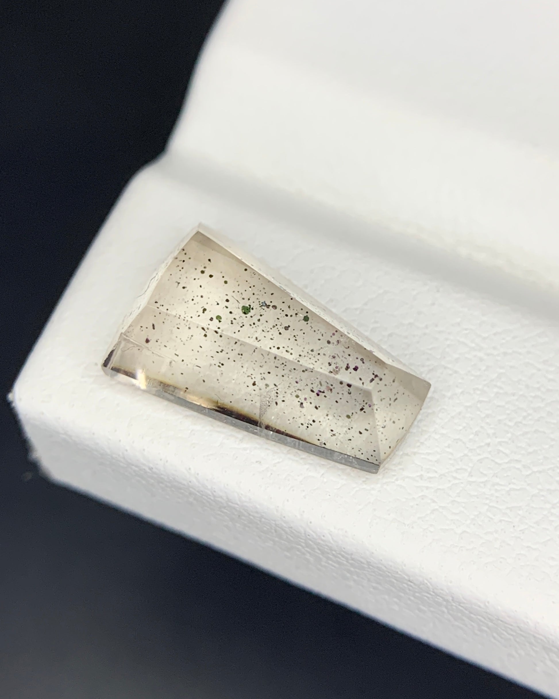 Natural Rare Pink Fire Quartz 3.78 Carat 13.2x8.2 MM Freeform Shape Covellite Quartz Gemstone from Brazil 