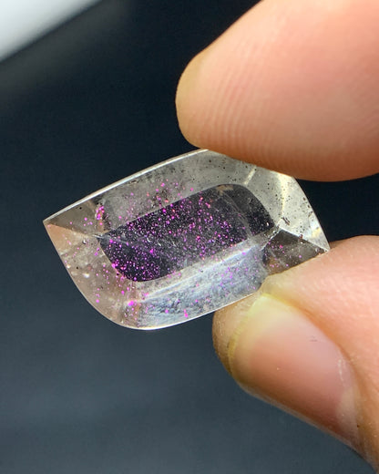 Natural Rare Pink Fire Quartz 7.95 Carat 19x10x5.8 MM Freeform Shape Covellite Quartz Gemstone from Brazil 