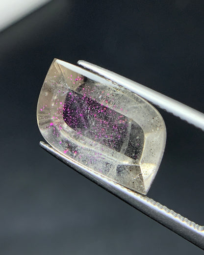 Natural Rare Pink Fire Quartz 7.95 Carat 19x10x5.8 MM Freeform Shape Covellite Quartz Gemstone from Brazil 