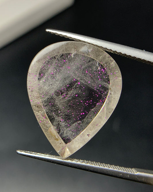 Natural Rare Pink Fire Quartz 15.85 Carat 20.6x17.7x6 MM Heart Shape Covellite Quartz Gemstone from Brazil