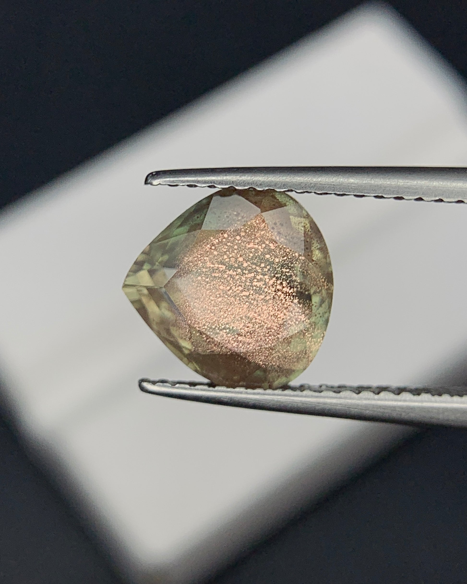 Natural Oregon Sunstone 2.57 Carat 9.3x9.2x4.8 MM Heart Shape Faceted Gemstone 