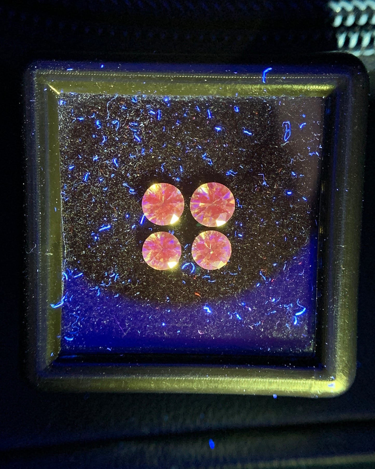 Natural Rare Dragon Garnet / Fluorescent Chromium Vanadium Malaya Garnet Lot 0.82 Carat Mix Size Round Shape Faceted Gemstone 4 Piece Lot