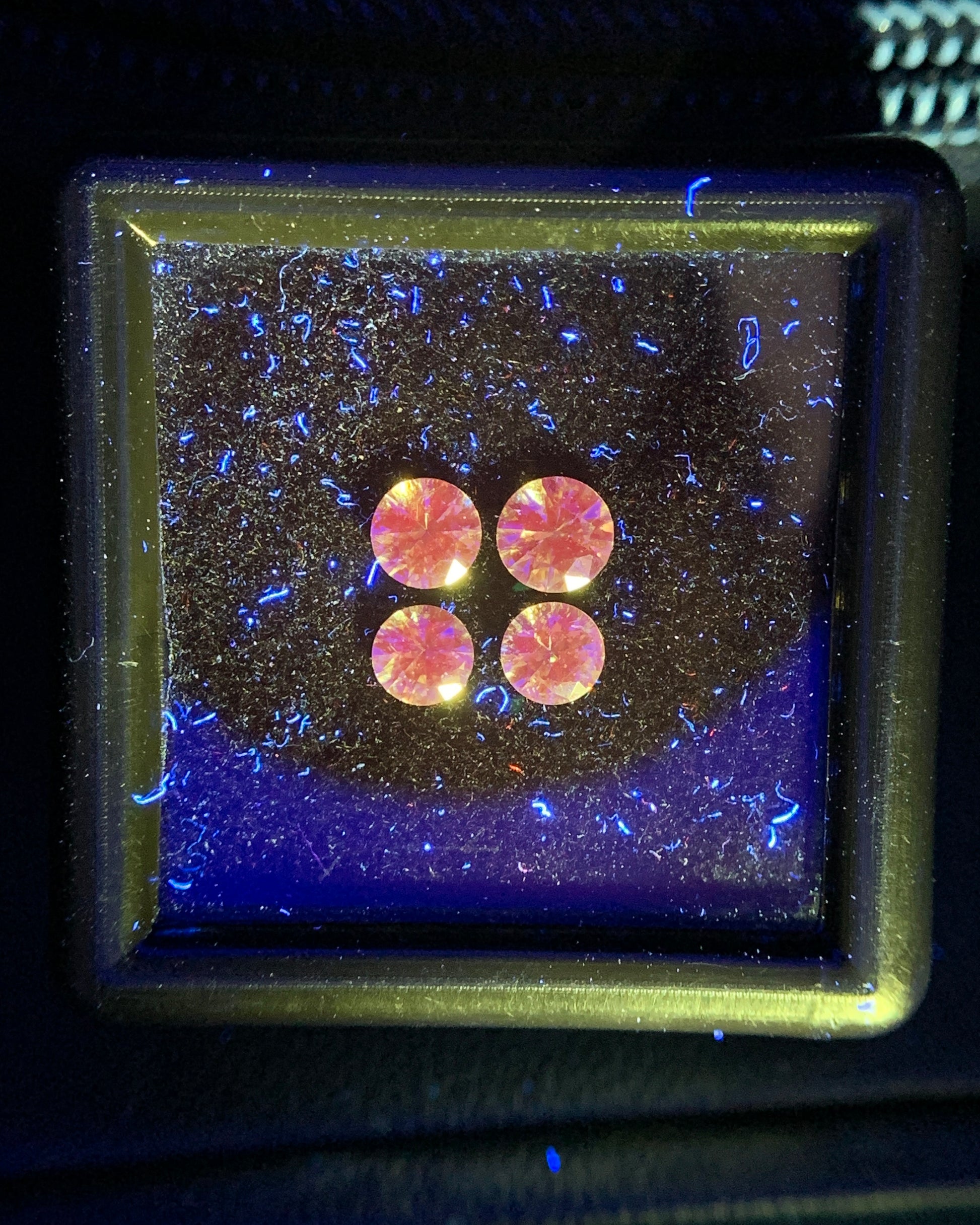 Natural Rare Dragon Garnet / Fluorescent Chromium Vanadium Malaya Garnet Lot 0.82 Carat Mix Size Round Shape Faceted Gemstone 4 Piece Lot
