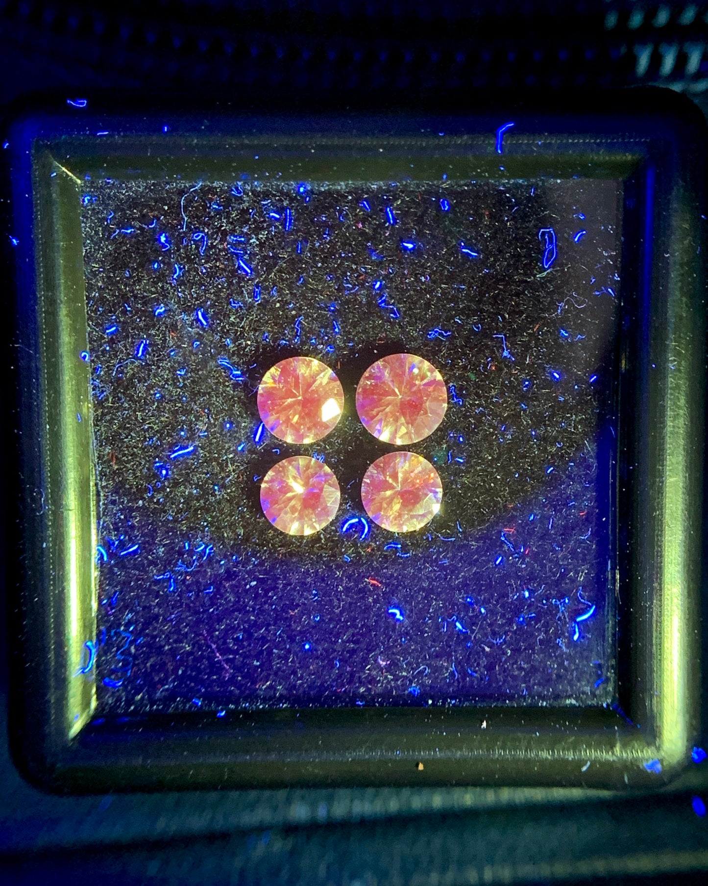 Natural Rare Dragon Garnet / Fluorescent Chromium Vanadium Malaya Garnet Lot 0.82 Carat Mix Size Round Shape Faceted Gemstone 4 Piece Lot