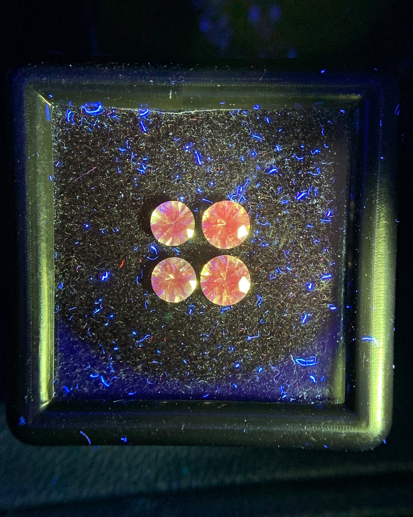 Natural Rare Dragon Garnet / Fluorescent Chromium Vanadium Malaya Garnet Lot 0.82 Carat Mix Size Round Shape Faceted Gemstone 4 Piece Lot