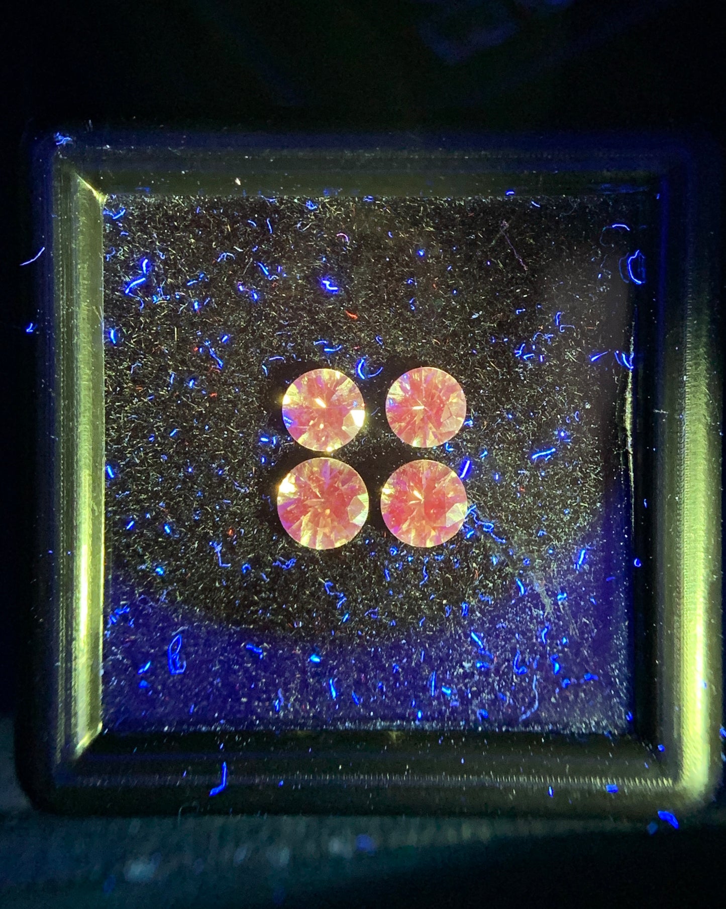 Natural Rare Dragon Garnet / Fluorescent Chromium Vanadium Malaya Garnet Lot 0.82 Carat Mix Size Round Shape Faceted Gemstone 4 Piece Lot