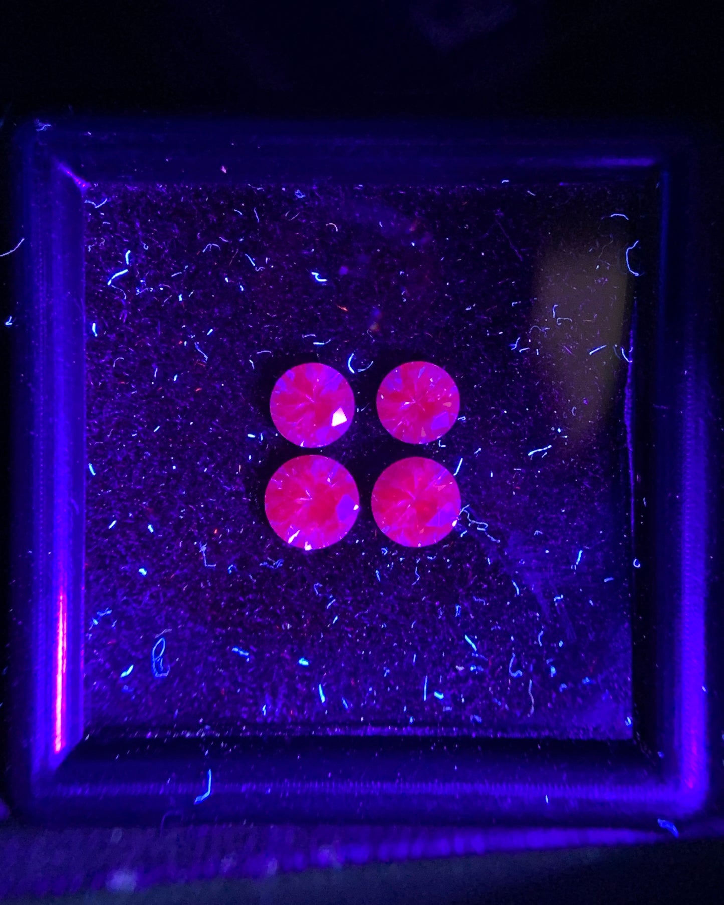 Natural Rare Dragon Garnet / Fluorescent Chromium Vanadium Malaya Garnet Lot 0.82 Carat Mix Size Round Shape Faceted Gemstone 4 Piece Lot