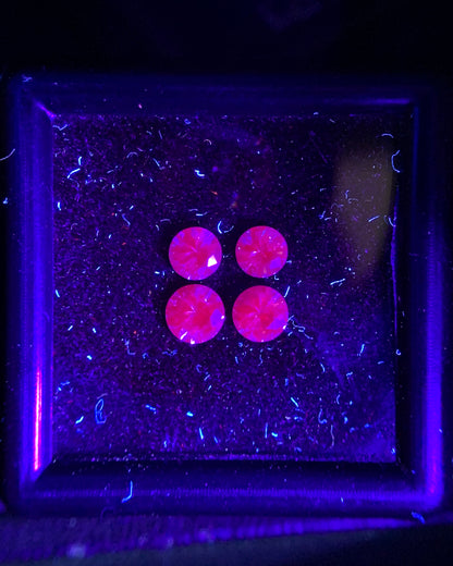 Natural Rare Dragon Garnet / Fluorescent Chromium Vanadium Malaya Garnet Lot 0.82 Carat Mix Size Round Shape Faceted Gemstone 4 Piece Lot