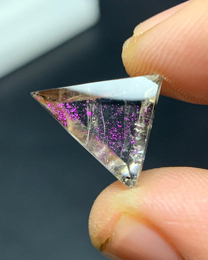 Natural Rare Pink Fire Quartz 4.34 Carat 16x11.5x4.5 MM Freeform Shape Covellite Quartz Gemstone from Brazil 