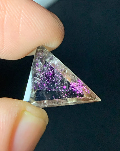 Natural Rare Pink Fire Quartz 4.34 Carat 16x11.5x4.5 MM Freeform Shape Covellite Quartz Gemstone from Brazil 