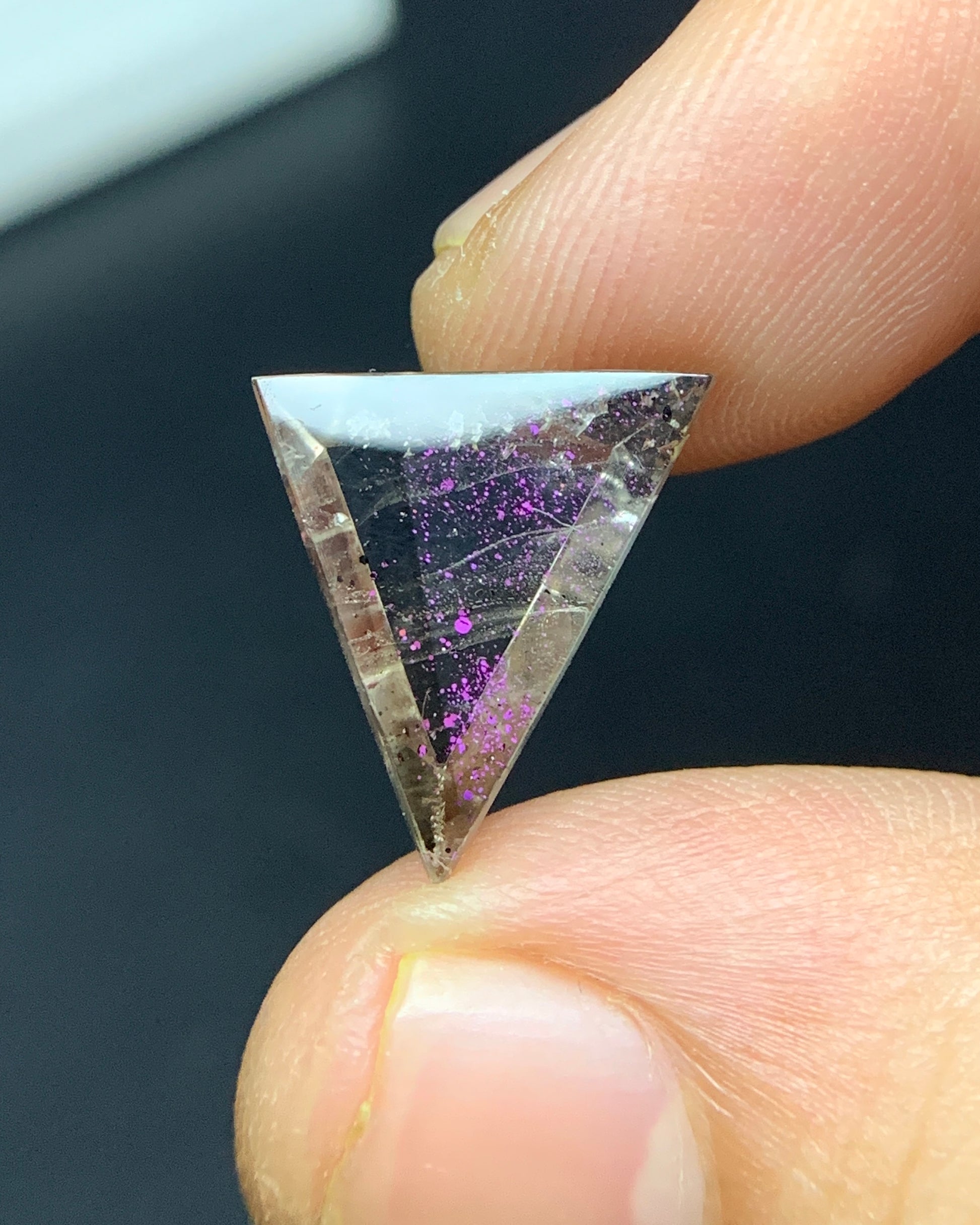 Natural Rare Pink Fire Quartz 4.34 Carat 16x11.5x4.5 MM Freeform Shape Covellite Quartz Gemstone from Brazil 