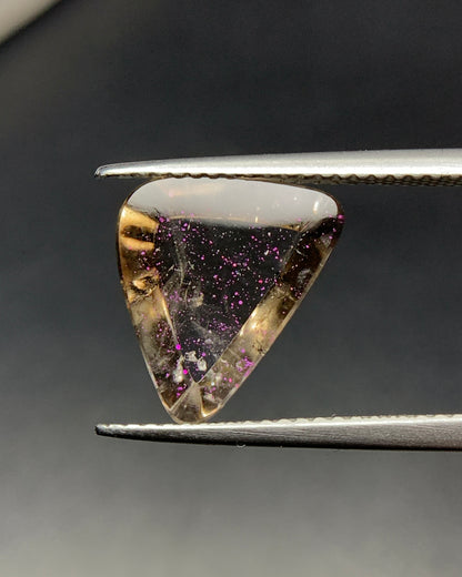 Natural Rare Pink Fire Quartz 3.84 Carat 13.3x10x4.2 MM Freeform Shape Covellite Quartz Gemstone from Brazil 