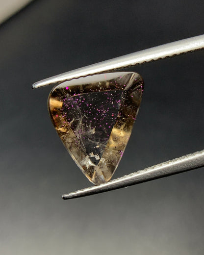 Natural Rare Pink Fire Quartz 3.84 Carat 13.3x10x4.2 MM Freeform Shape Covellite Quartz Gemstone from Brazil 