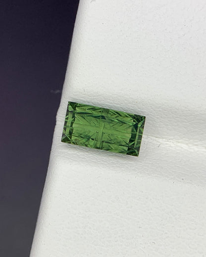 Natural Green Sapphire 1.37 Carat 7.9x4.2 MM Baguette Shape Starbrite Cut Faceted Gemstone 
