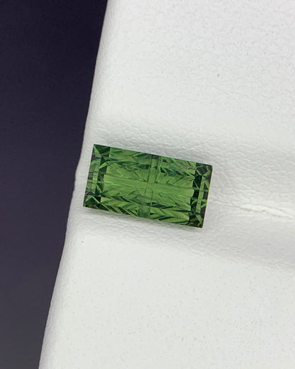 Natural Green Sapphire 1.37 Carat 7.9x4.2 MM Baguette Shape Starbrite Cut Faceted Gemstone 