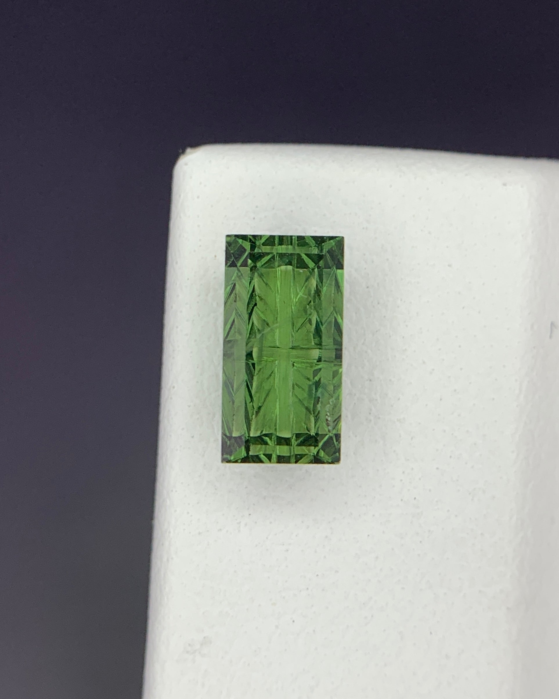 Natural Green Sapphire 1.37 Carat 7.9x4.2 MM Baguette Shape Starbrite Cut Faceted Gemstone 