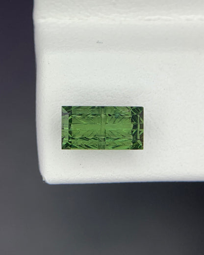 Natural Green Sapphire 1.37 Carat 7.9x4.2 MM Baguette Shape Starbrite Cut Faceted Gemstone 