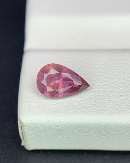 Natural Pink Sapphire 0.90 Carat 7.8x5 MM Pear Shape Faceted IGI Certified Gemstone