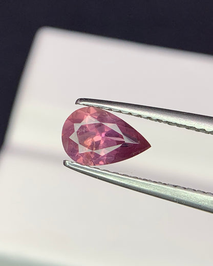 Natural Pink Sapphire 0.90 Carat 7.8x5 MM Pear Shape Faceted IGI Certified Gemstone