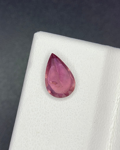 Natural Pink Sapphire 0.90 Carat 7.8x5 MM Pear Shape Faceted IGI Certified Gemstone