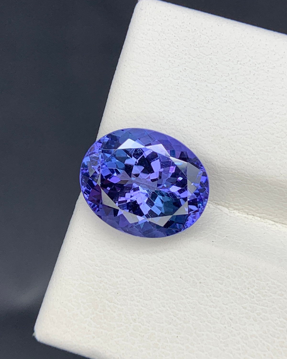 Natural Bi Color Tanzanite 5.21 Carat 12x9.7 MM Oval Shape Faceted Gemstone