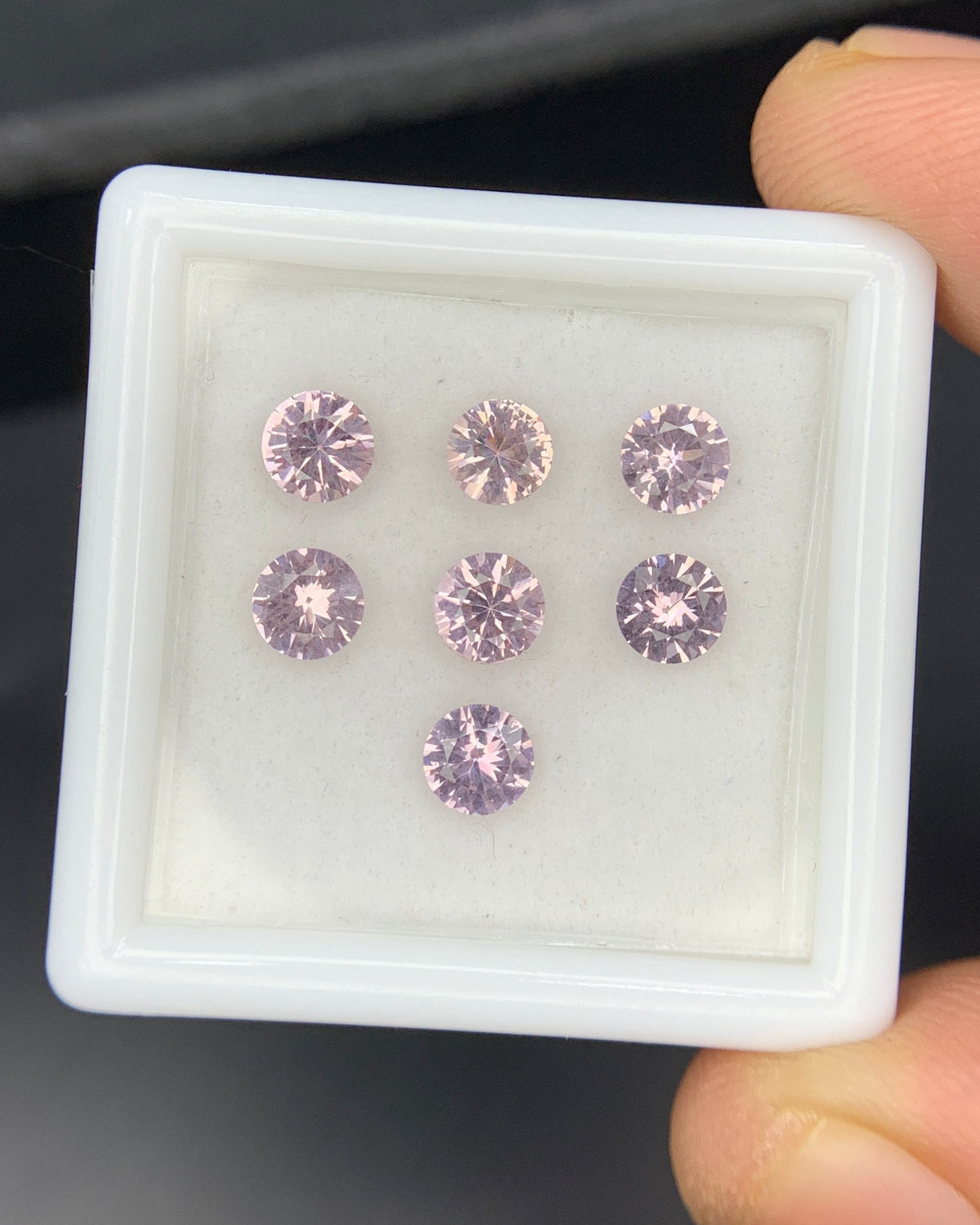 Natural Rare Dragon Garnet / Fluorescent Chromium Vanadium Malaya Garnet Lot 1.79 Carat 4x4 MM Round Shape Faceted Gemstone 7 Piece Lot 