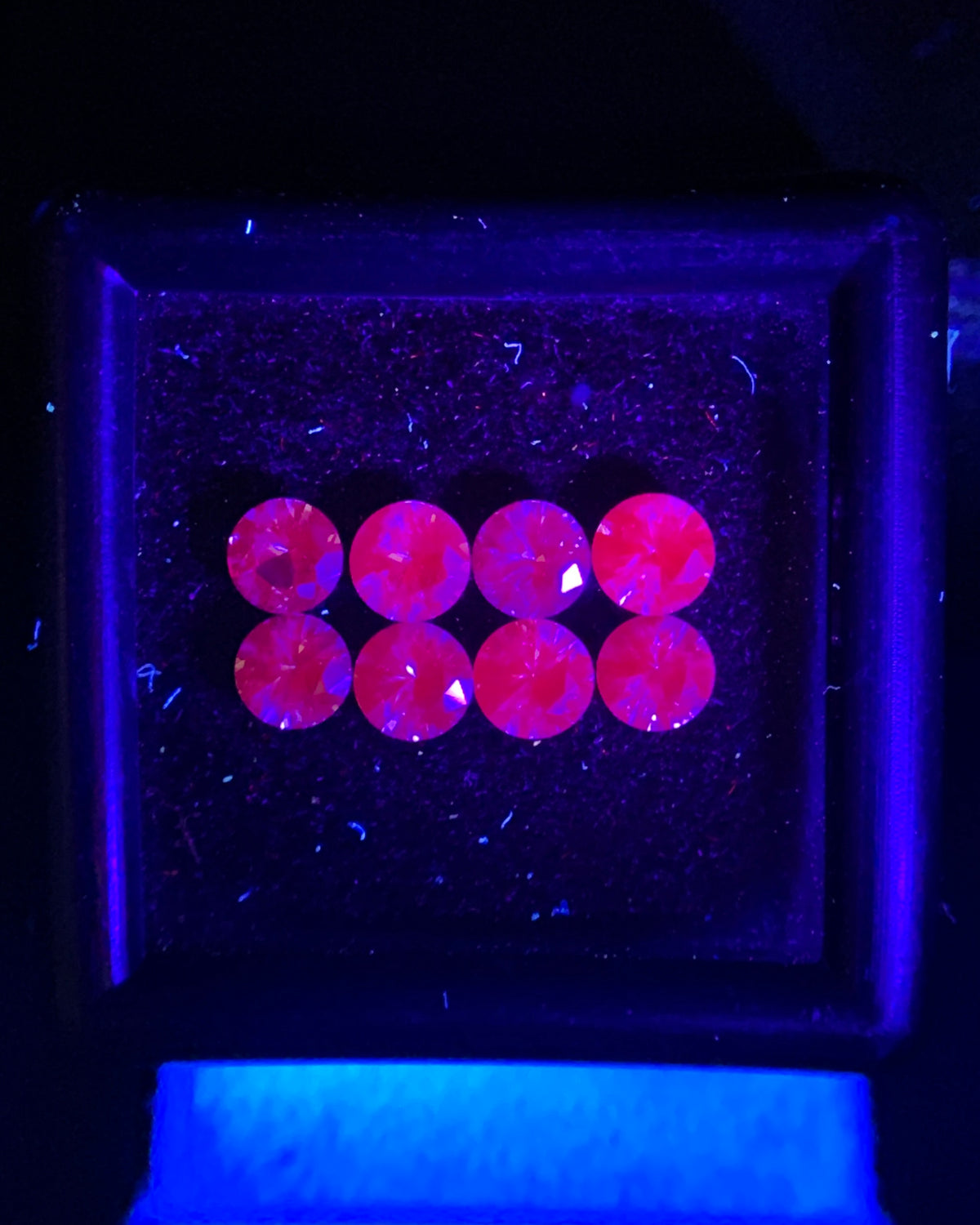 Natural Rare Dragon Garnet / Fluorescent Chromium Vanadium Malaya Garnet Lot 2.03 Carat 4x4 MM Round Shape Faceted Gemstone 8 Piece Lot