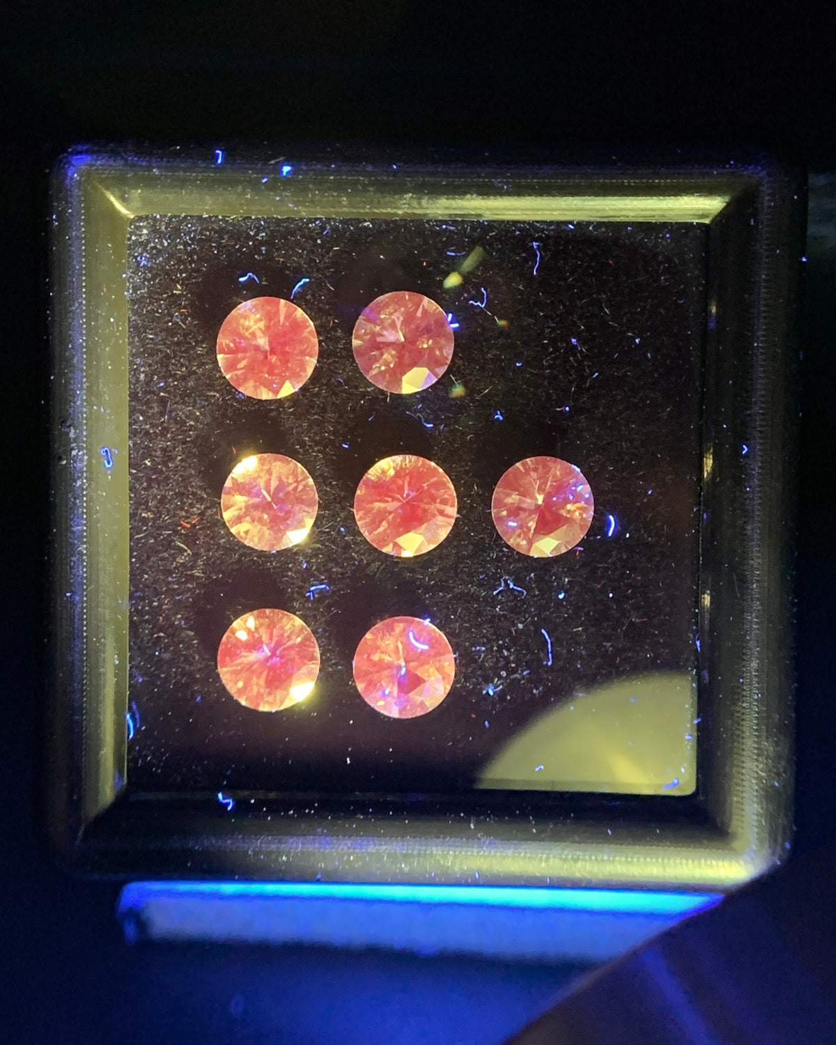 Natural Rare Dragon Garnet / Fluorescent Chromium Vanadium Malaya Garnet Lot 1.79 Carat 4x4 MM Round Shape Faceted Gemstone 7 Piece Lot 