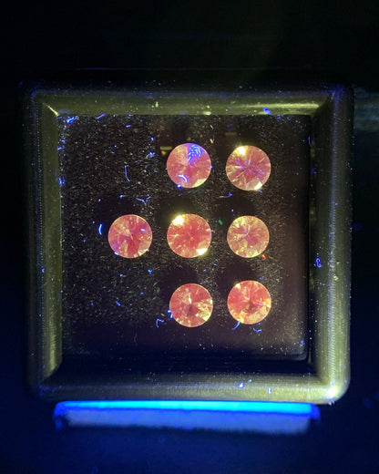 Natural Rare Dragon Garnet / Fluorescent Chromium Vanadium Malaya Garnet Lot 1.79 Carat 4x4 MM Round Shape Faceted Gemstone 7 Piece Lot 