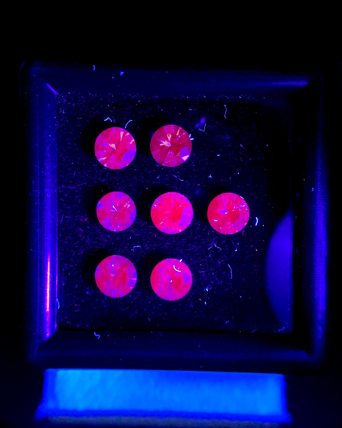 Natural Rare Dragon Garnet / Fluorescent Chromium Vanadium Malaya Garnet Lot 1.79 Carat 4x4 MM Round Shape Faceted Gemstone 7 Piece Lot 