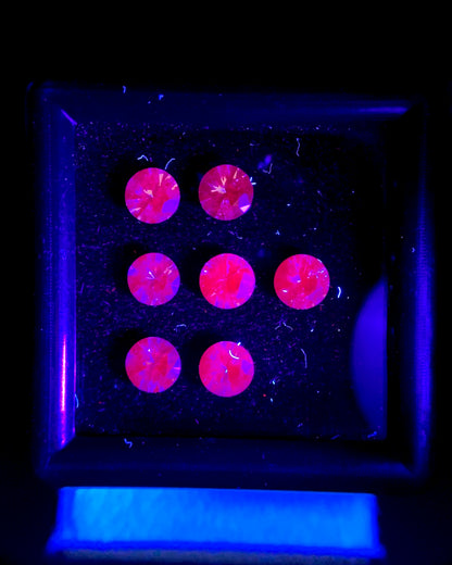 Natural Rare Dragon Garnet / Fluorescent Chromium Vanadium Malaya Garnet Lot 1.79 Carat 4x4 MM Round Shape Faceted Gemstone 7 Piece Lot 