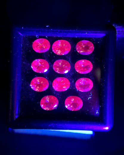 Natural Rare Dragon Garnet / Fluorescent Chromium Vanadium Malaya Garnet Lot 4.70 Carat 5x4 MM Oval Shape Faceted Gemstone 11 Piece Lot