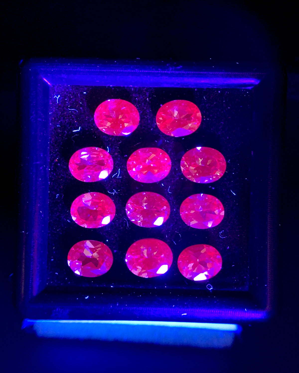 Natural Rare Dragon Garnet / Fluorescent Chromium Vanadium Malaya Garnet Lot 4.70 Carat 5x4 MM Oval Shape Faceted Gemstone 11 Piece Lot